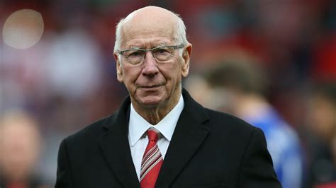 Sir Bobby Charlton, Manchester United Legend and World Cup Winner, Dies ...