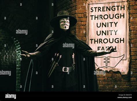 V FOR VENDETTA (2005) HUGO WEAVING VFOR 001-27 Stock Photo - Alamy