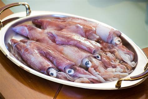 Cómo limpiar y preparar los calamares para su uso en la cocina