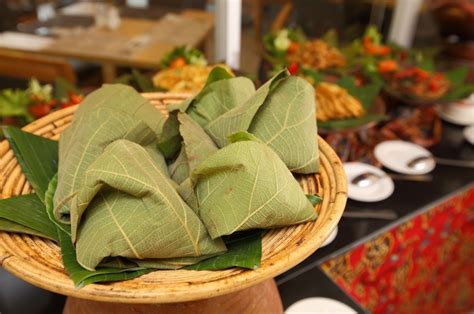 3 Manfaat Membungkus Makanan Dengan Daun Jati