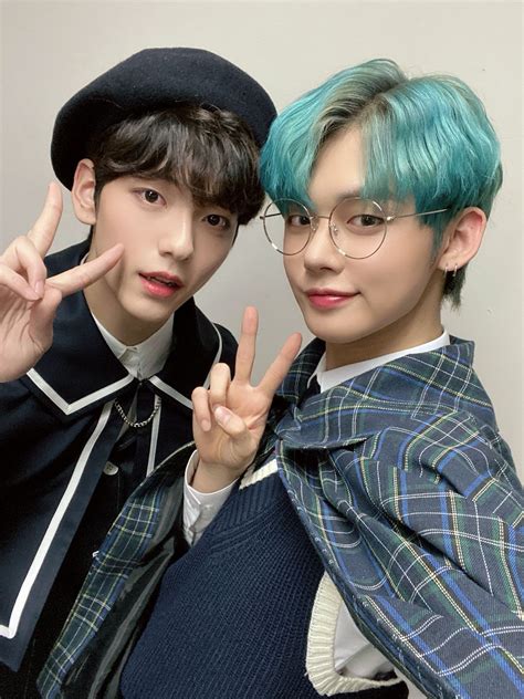 Txt Official On En Ni Os Perdidos Coreanas Hermosas Y De Marzo