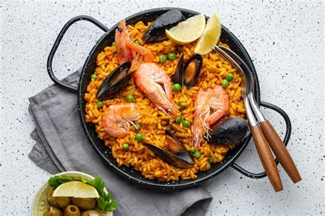 Espanha Prato Tipico - Prato clássico da Espanha, paella de frutos do mar na tradicional ...