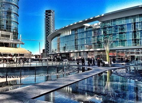 Aperitivo Di Viaggio Al Red Feltrinelli Piazza Gae Aulenti Milano