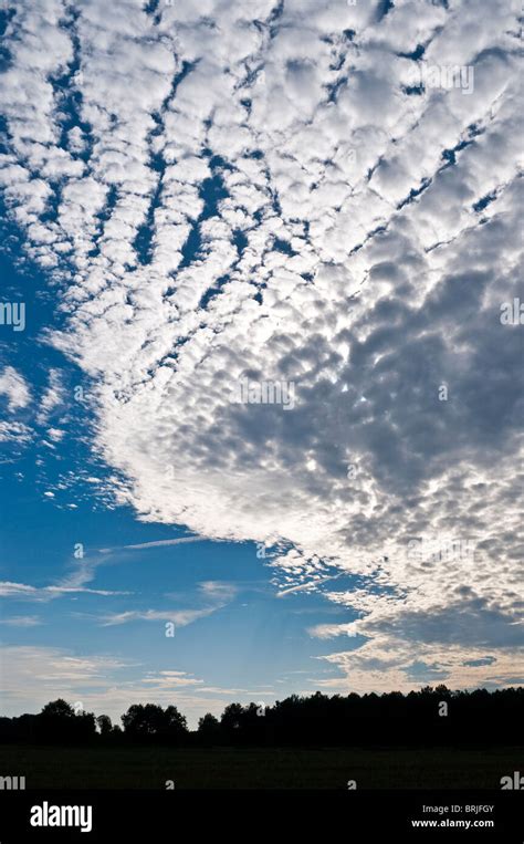 Altocumulus mackerel sky hi-res stock photography and images - Alamy