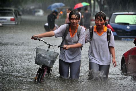 小雨大雨雷阵雨 雷阵雨分小雨或大雨吗 雷阵雨算小雨还是中雨 大山谷图库