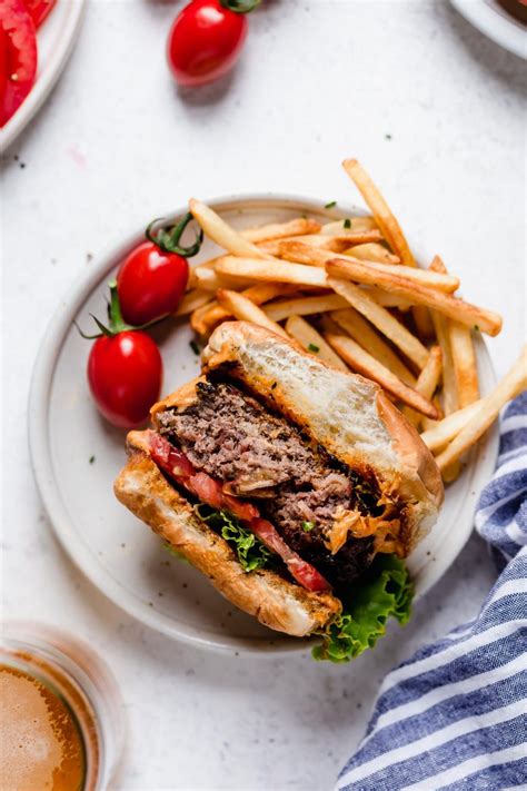 Receta De Hamburguesas Rellenas De Queso Cheddar Con Tocino Combina