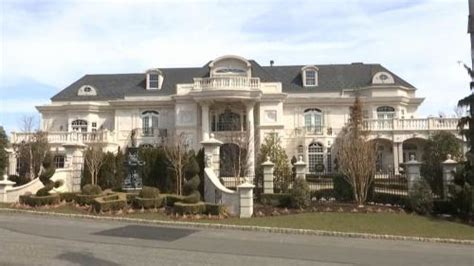 Paul Castellano's House in Staten Island, NY - Virtual Globetrotting