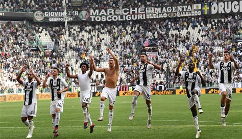 Foto Cristiano Ronaldo Cetak 2 Gol Juventus Bungkam Sassuolo Dunia