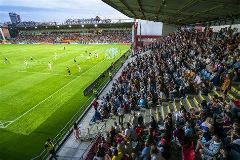 Futbola Fani Tiek Aicin Ti Veikt Protestu Gaid Maj Latvijas Izlases