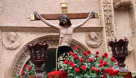 Galer A El Cristo De Los Milagros Procesiona Por Las Calles Entre Una