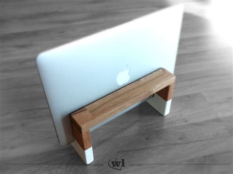 VertiMac Stojak Do MacBook Woodlovers Szymon Gacki Creativo