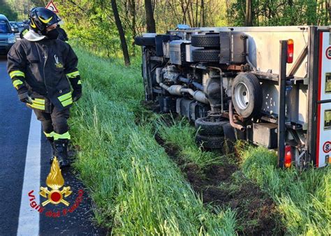 Camion Ribaltato A Mornago Varesenews Foto