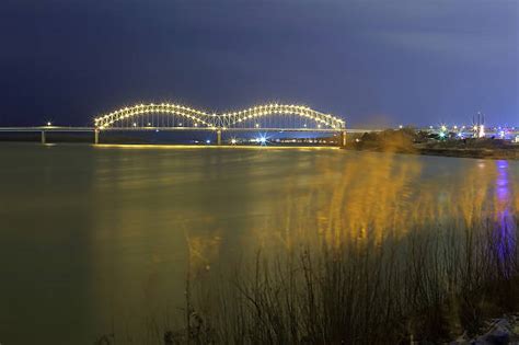 90 Memphis Skyline At Night Stock Photos Pictures And Royalty Free