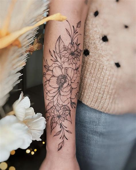 Fleur de naissance en tatouage voici les symboles porte bonheur à