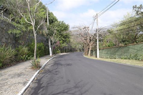 Prefeitura de Búzios inicia obras de recapeamento do asfalto na Avenida