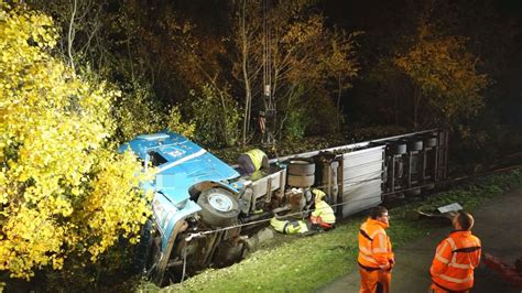 Fahrer schwer verletzt Blumen Laster sorgt für stundenlange A1 Sperrung