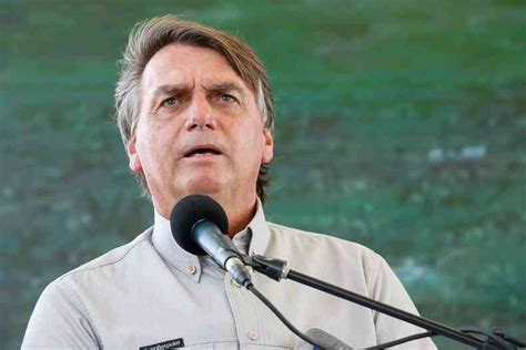 Ministro do TSE dá 3 dias para Bolsonaro explicar minuta de decreto