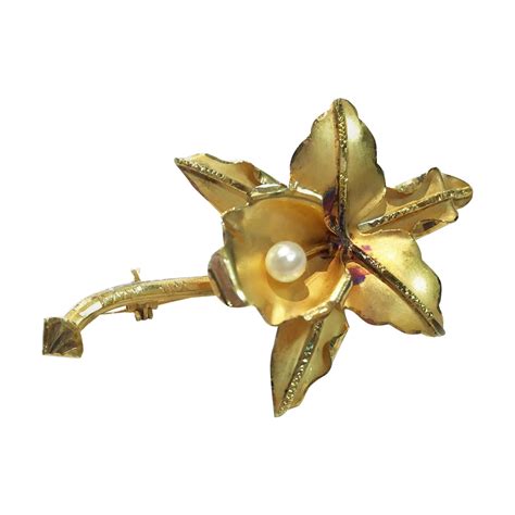 18 Karat Flower Diamond Brooch Pin For Sale At 1stDibs Flower Brooch Pin