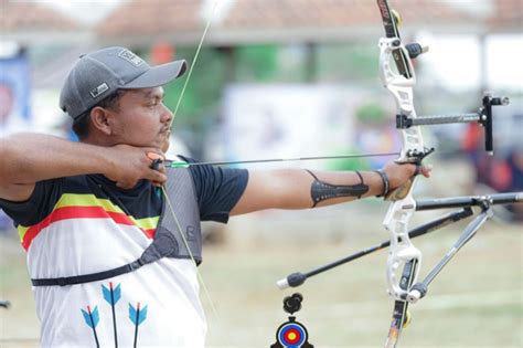 Rick Mahasiswa Universitas Teknokrat Juara Panahan Kadivre IV PT KAI