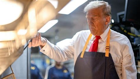 Trump Works The Fryer At Pennsylvania Mcdonalds Pennsylvania