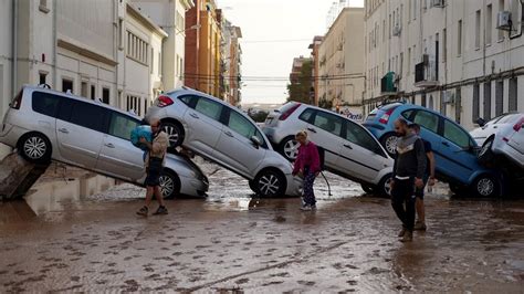 Inondations en Espagne le bilan s alourdit à 95 morts principalement