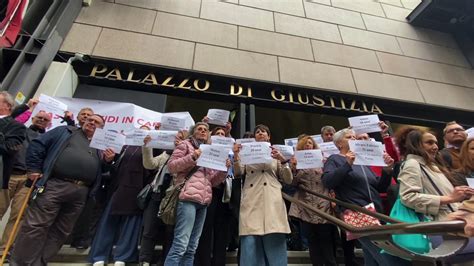 Suicidi In Carcere Flashmob Davanti Al Tribunale Di Genova Il Secolo Xix