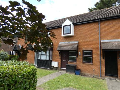 1 Bed Terraced House For Sale In Jonquil Gardens Hampton Tw12 £