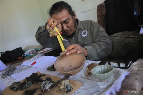 Penemuan Benda Kuno Diduga Dari Era Majapahit Di Jombang Antara News