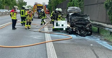 Krefeld Auto fängt nach Unfall auf A57 Feuer 36 Jähriger schwer verletzt