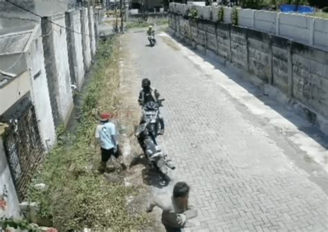 Aksi Kejar Kejaran Pria Berjaket Ojol Dan Pengguna Narkoba Di Semarang