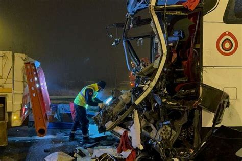 Kuzey Marmara Otoyolu nda feci kaza 19 yaralı Batı Ekspres