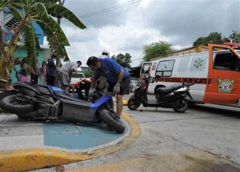 Camioneta Atropella A Dos Motociclistas En Tierra Blanca