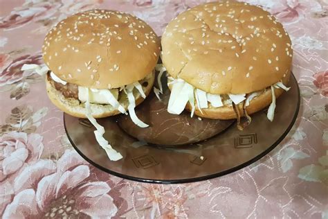 Burgeri U Lepinjama Sa Susamom Recept Bonapeti Rs