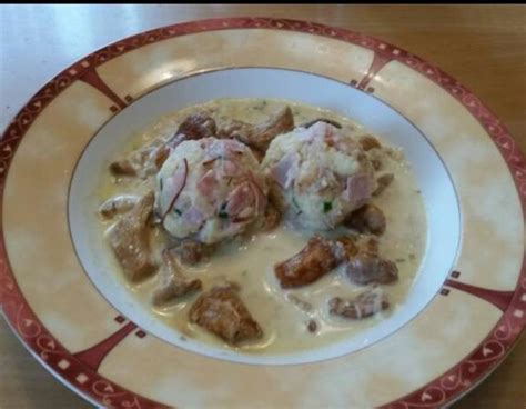 Tiroler Speckknödel Mit Schwammerlsoße Rezept Ichkoche At