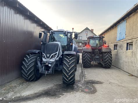 Foto Traktor 2x Valtra T175 Versu Id 827080 Galeria Rolnicza Agrofoto