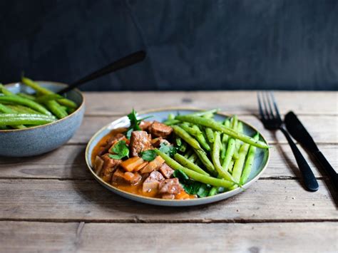 Seitan Gulasch Mit Bohnen Klassiker Mal Vegan Rezept Eat Smarter