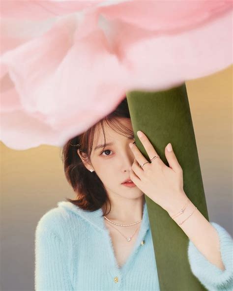 Iu Stuns With Thumbelina Like Visuals For Dream Pictorial Kpopstarz