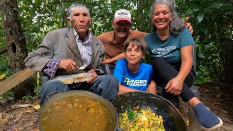 Cocinando Un Sancocho De Habichuelas Con Bacalao Para El Viejo Lolo En