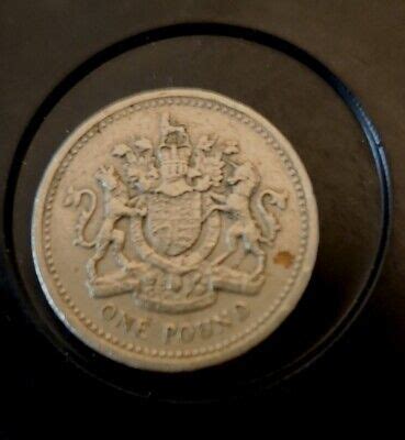 RARE 1983 Queen Elizabeth One Pound Coin DECUS ET TUTAMEN Upside