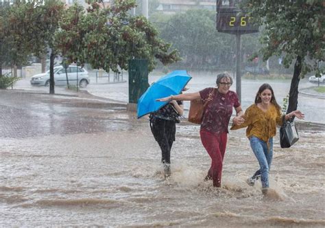 Una Borrasca Extratropical Trae Tormentas Fuertes Lluvias Y Viento A