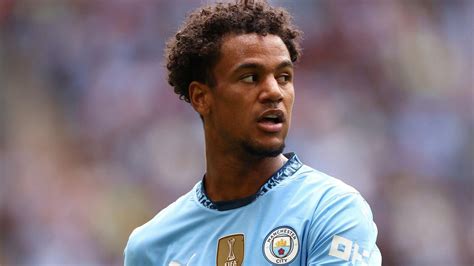 Oscar Bobb Manchester City Midfielder Suffers Leg Fracture Before