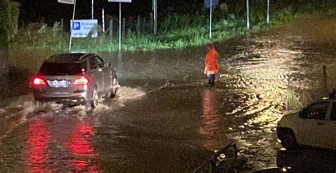 Castelfranco Esonda L Avenale Centro Allagato Danni Ad Attivit E