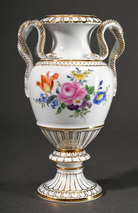 Meissen Schlangenhenkelvase Mit Polychromer Malerei Blumenbouquet