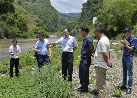 唐开荣：严格落实“河长制” 全力确保河畅水清岸绿景美要求