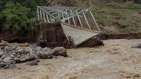 Ngeri Jembatan Putus Diterjang Banjir Bandang