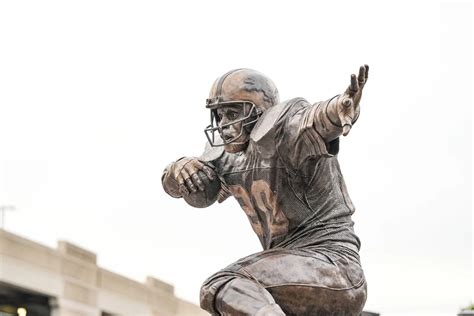 News - Barry Sanders statue dedicated at Ford Field