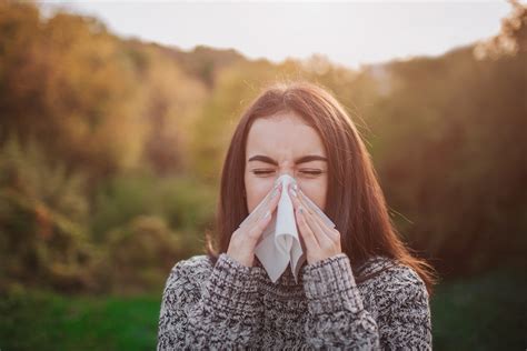 Co pyli we wrześniu październiku listopadzie Jesienna alergia pod lupą