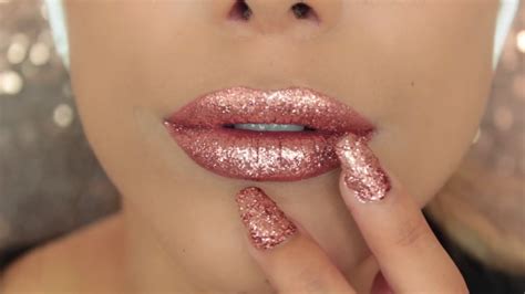 Sparkling Charm: Tutorials for Irresistible Glitter Lips