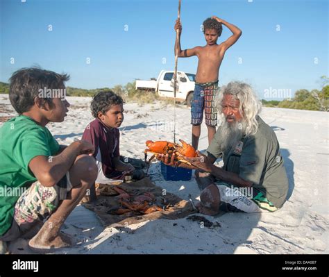 Aboriginal Cooking Hi Res Stock Photography And Images Alamy