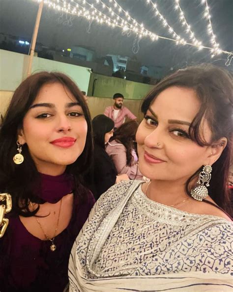 Latest Beautiful Clicks Of Javeria Abbasi With Daughter Anzela Abbasi